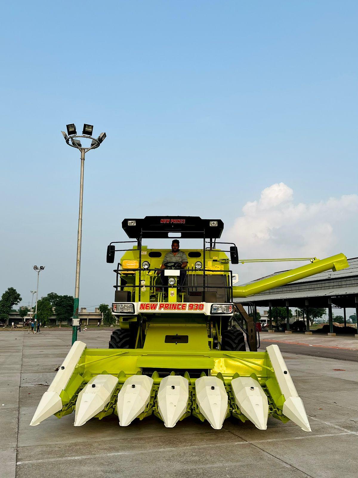 Combine harvester with Maze Cutter
